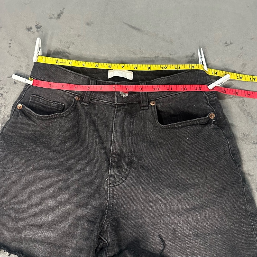 EUC H&M Women’s Black Denim Cut Off Shorts Size 6 / 26in Waist (No Size Tag) - Picture 12 of 16